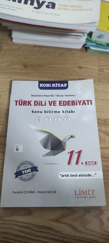 Limit yayınları 11. Sınıf türk Dili ve edebiyatı konu kitabi