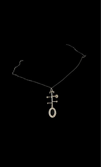 Diğer farklı gotik kolye