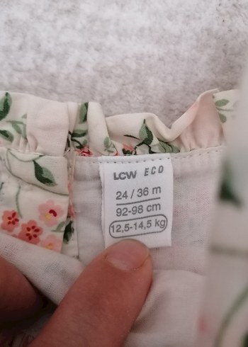 LC Waikiki Kız Çocuk Beyaz Çiçekli Askılı Elbise