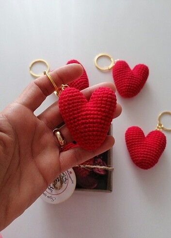 Beden Amigurumi kalp anahtarlık
