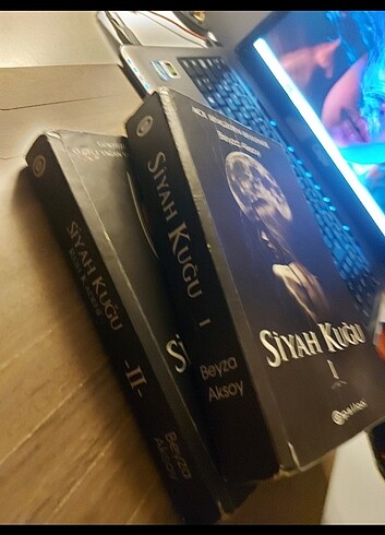 Beden Renk Siyah Kuğu ve Ruh Kadehi