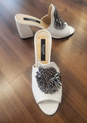 Boncuk İşlemeli Beyaz Kadın Topuklu Terlik - Görsel 6