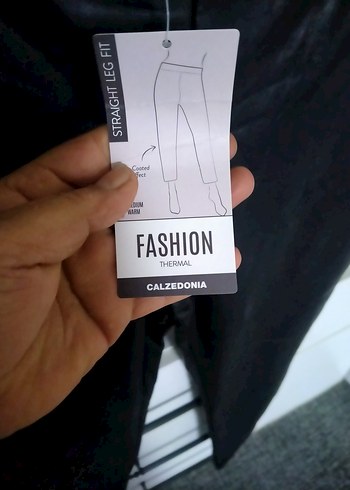 Zincir Detaylı Parlak Siyah Deri Kadın Pantolon - Görsel 5