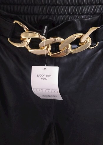 Zincir Detaylı Parlak Siyah Deri Kadın Pantolon - Görsel 9