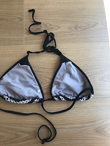 Penti siyah bikini üstü