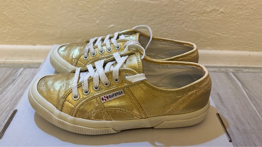 39 Beden Superga