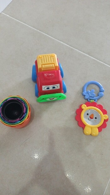 Çeşitli çocuk oyuncakları 
