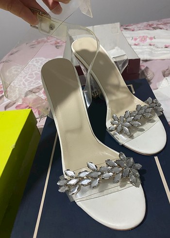 Beyaz Taşlı Şeffaf Topuklu Kadın Ayakkabı - Görsel 3