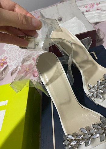 Beyaz Taşlı Şeffaf Topuklu Kadın Ayakkabı - Görsel 2