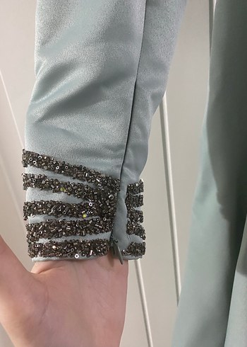 Zincir Detaylı Turkuaz Uzun Abiye Elbise - Görsel 3