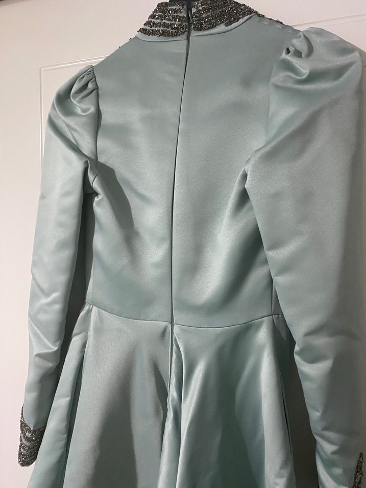 Zincir Detaylı Turkuaz Uzun Abiye Elbise - Görsel 4