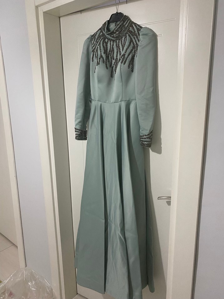 Zincir Detaylı Turkuaz Uzun Abiye Elbise - Görsel 2