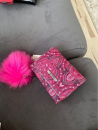 Pembe cüzdan