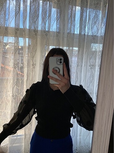 Siyah kolları tül bluz