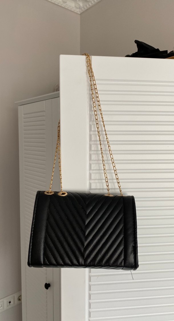 Zincir Detaylı Siyah Yılan Derisi Desenli Kadın Çanta - Görsel 2