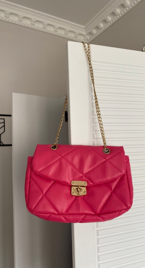 Zincir Detaylı Pembe Deri Kadın Çanta - Görsel 2