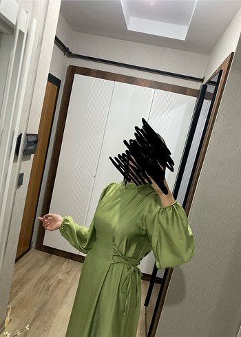 Uzun, Salaş Kesim, Yüksek Yakalı Saten Elbise - Görsel 3