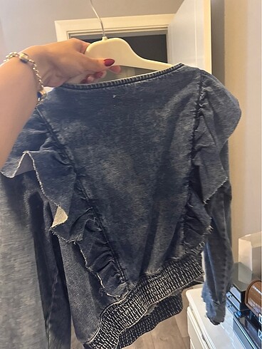 m Beden mavi Renk Bershka üst jean