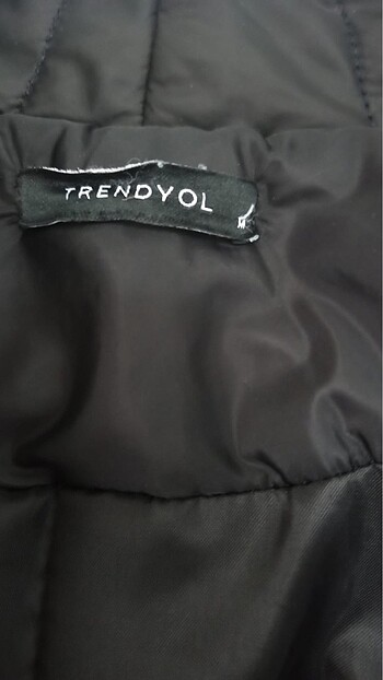 Trendyol & Milla Şişme oversize siyah mont