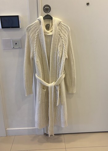 Kapüşonlu Beyaz Midi Uzunlukta Salaş Kadın Bornoz - Görsel 3