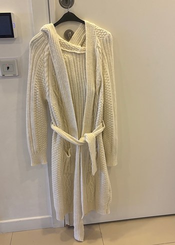 Kapüşonlu Beyaz Midi Uzunlukta Salaş Kadın Bornoz - Görsel 5