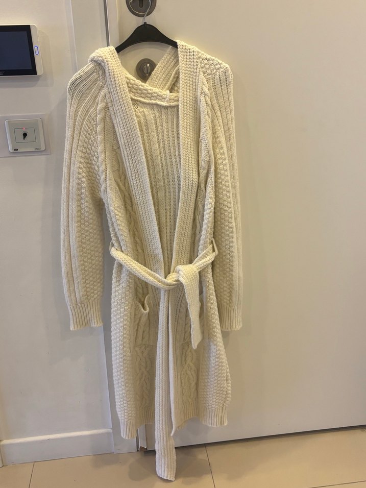 Kapüşonlu Beyaz Midi Uzunlukta Salaş Kadın Bornoz - Görsel 5