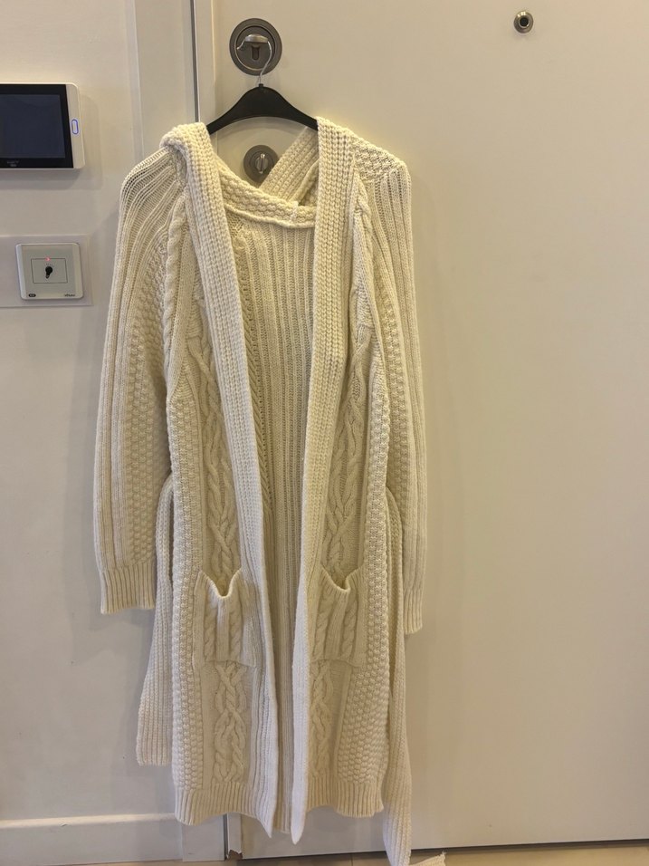 Kapüşonlu Beyaz Midi Uzunlukta Salaş Kadın Bornoz - Görsel 4