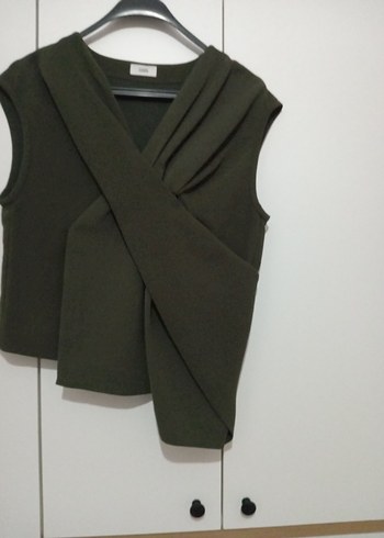 haki renk Detaylı tasarim Kolsuz bluz - Görsel 3