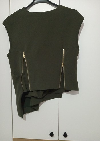 haki renk Detaylı tasarim Kolsuz bluz - Görsel 4