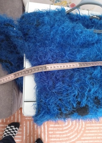 Tüylü Detaylı Mavi Oversize Kadın Kazak - Görsel 3