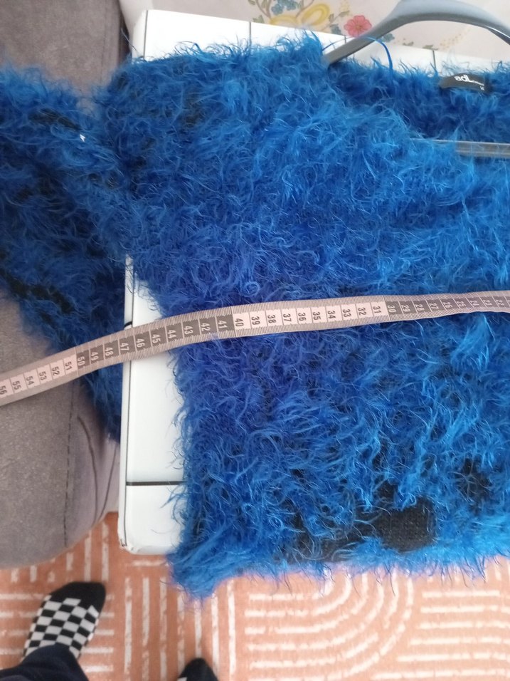 Tüylü Detaylı Mavi Oversize Kadın Kazak - Görsel 3