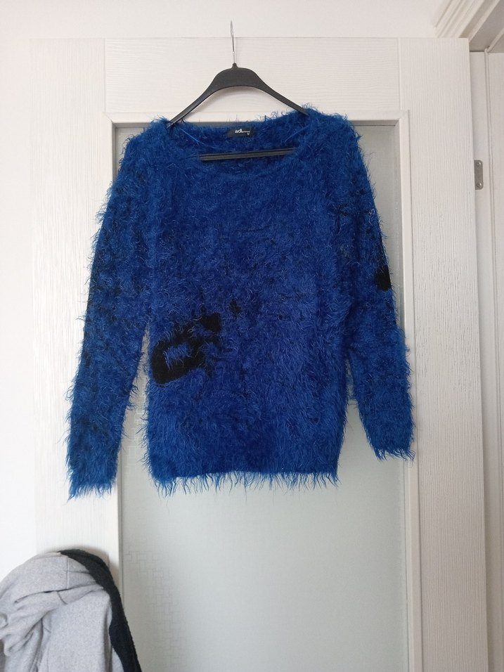 Tüylü Detaylı Mavi Oversize Kadın Kazak - Görsel 2