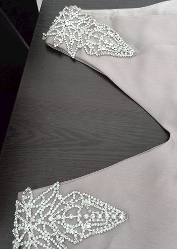 Bej V Yakalı Uzun Kadın Elbise - Görsel 9