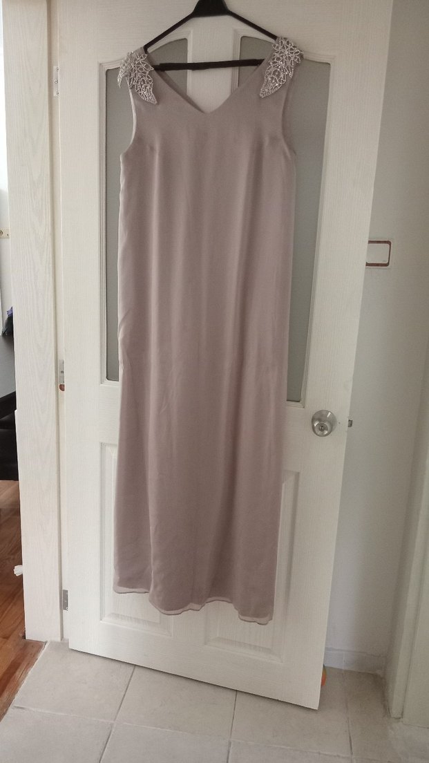 Bej V Yakalı Uzun Kadın Elbise - Görsel 2