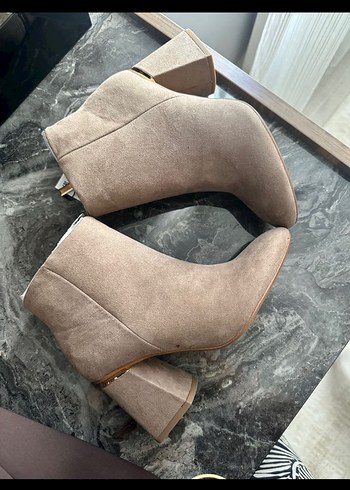 BERSHKA Süet Topuklu Botlar - Görsel 3