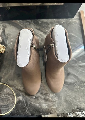 BERSHKA Süet Topuklu Botlar - Görsel 6