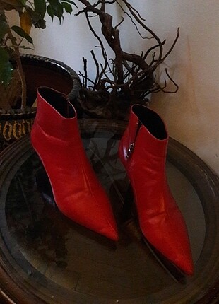 Kırmızı topuklu zara çizme