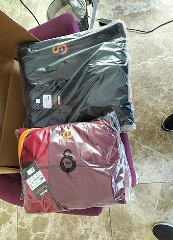 Orjinal Galatasaray ürünleri imzalı