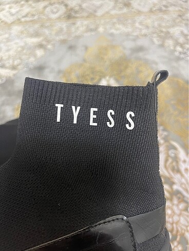 Tyess Kız çocuk bot