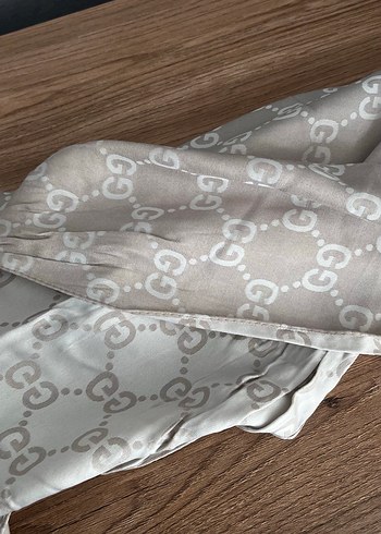 Bej Gucci ve çift taraflı şal - Görsel 2