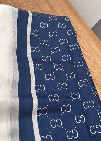 Gucci Detaylı Parlak Mavi Kadın Şal - Görsel 2