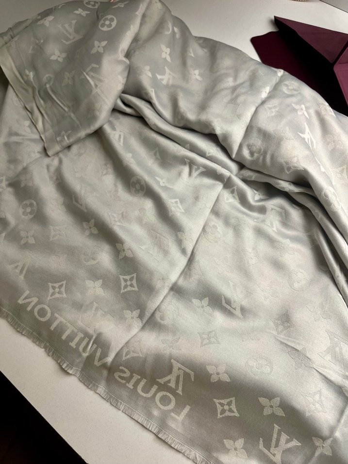 Çift taraflı Gri ve.Beyaz Saten Kadın Şal - Görsel 3