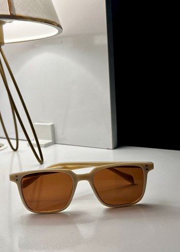 Bej Şeffaf Çerçeveli Minimalist Kadın Güneş Gözlüğü - Görsel 3