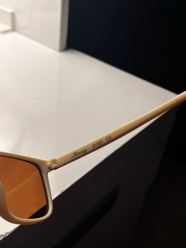 Bej Şeffaf Çerçeveli Minimalist Kadın Güneş Gözlüğü - Görsel 5