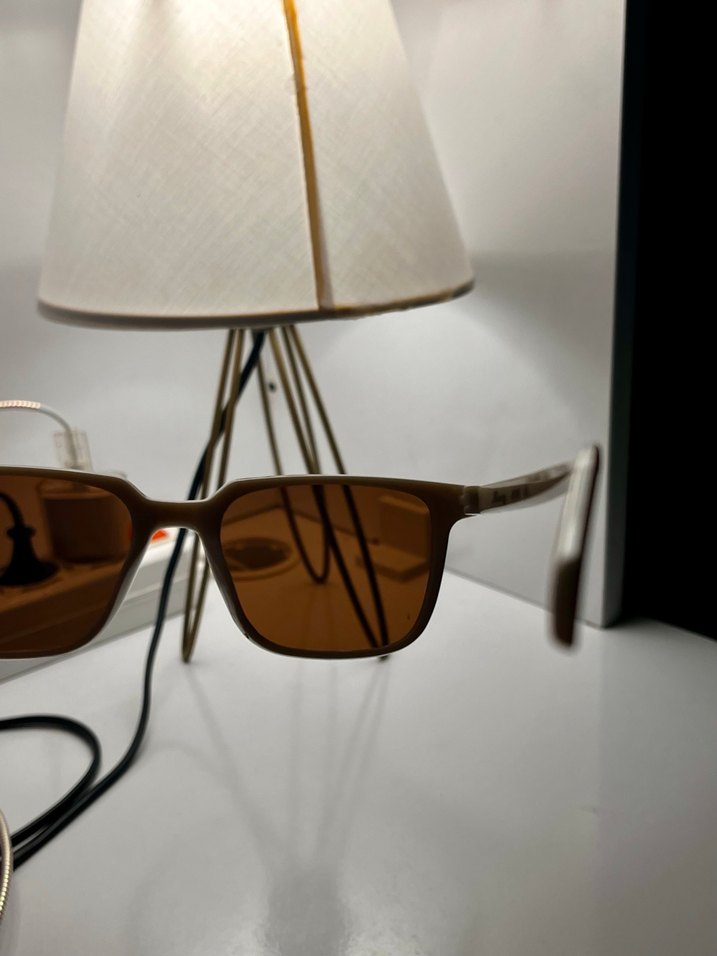 Bej Şeffaf Çerçeveli Minimalist Kadın Güneş Gözlüğü - Görsel 4