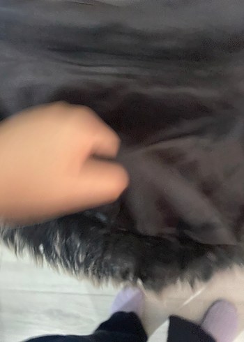 Siyah Kürklü Kapüşonlu Kadın Yelek - Görsel 3