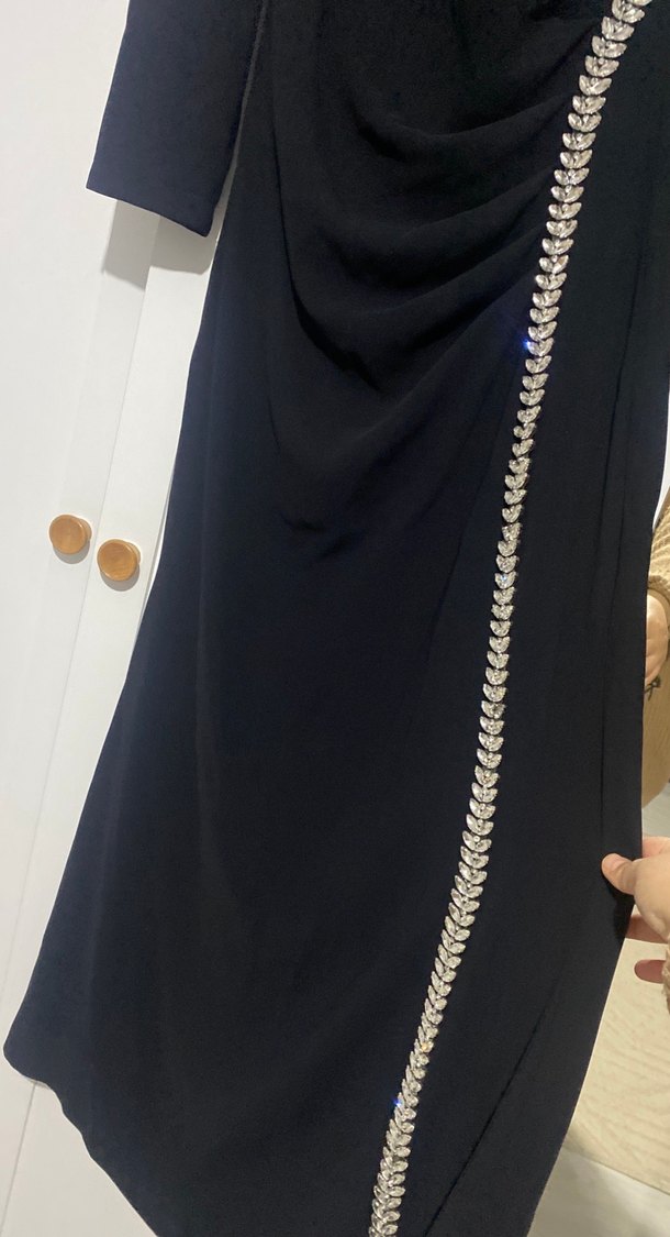 Zincir Detaylı Siyah Uzun Abiye Elbise - Görsel 3