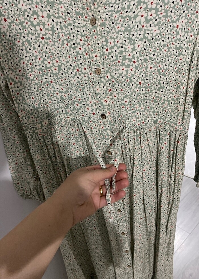 Belden sıkmalı uzun elbise - Görsel 4