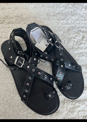 Bershka Tokalı Siyah Deri Kadın Sandalet