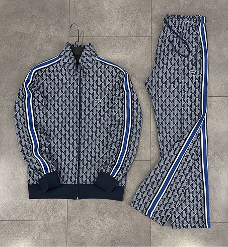 LACOSTE MONOGRAM EŞOFMAN TAKIMI